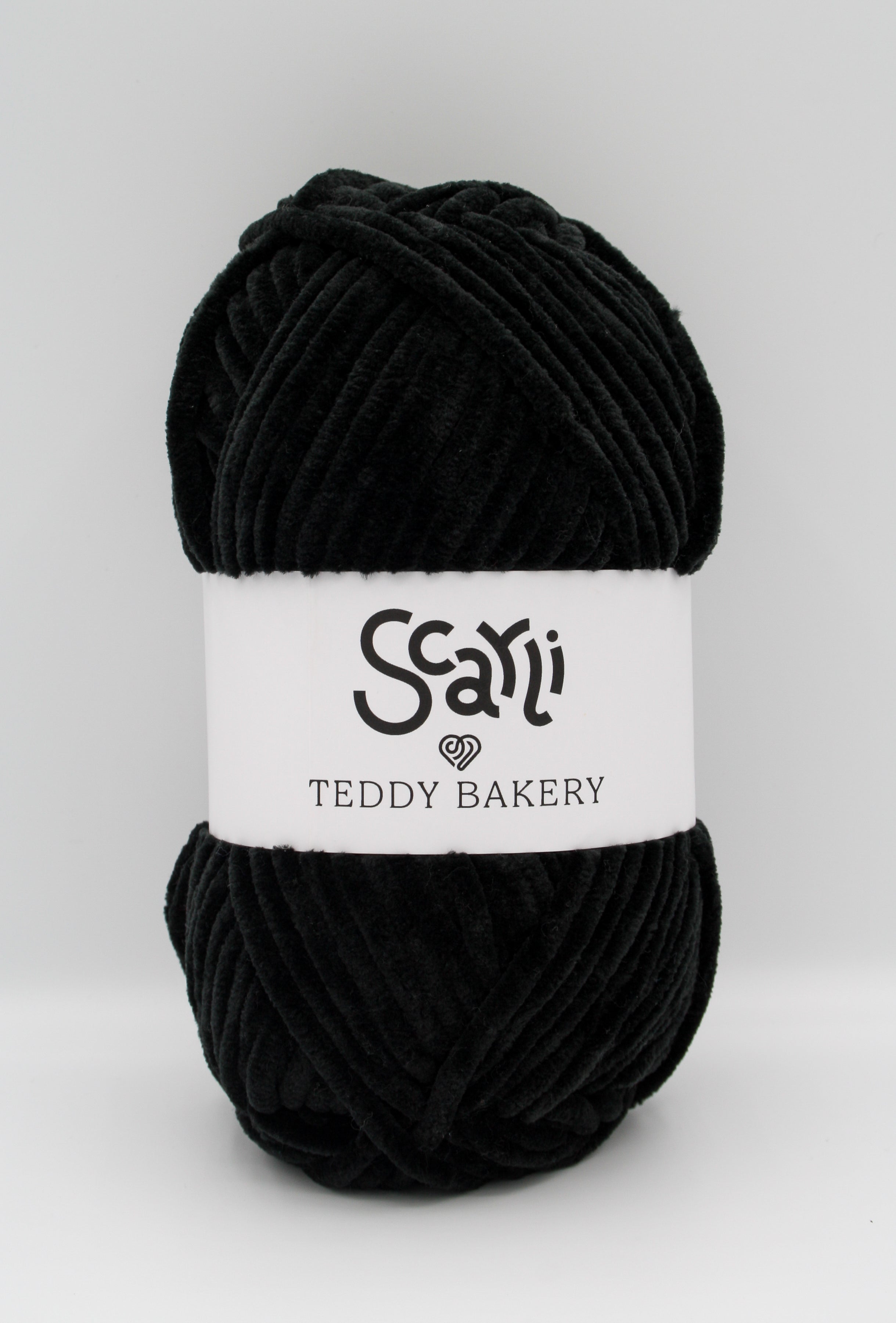 Teddy Bakery chenille yarn in shade onyx pitch black. Soft chunky plush yarn