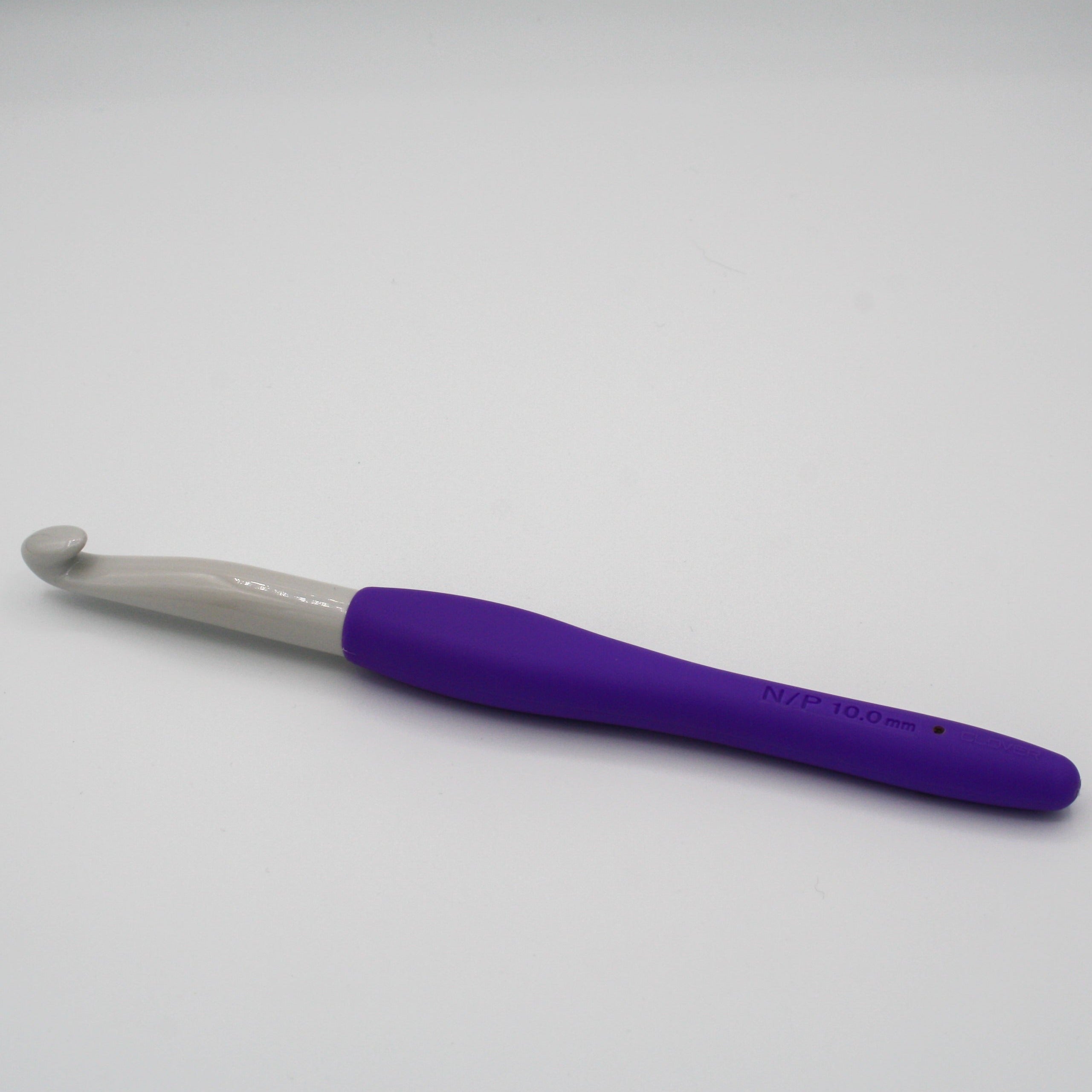clover amour crochet hook in size 10mm. Plastic hook with purple soft ergonomic handle for comfortable grip and use.