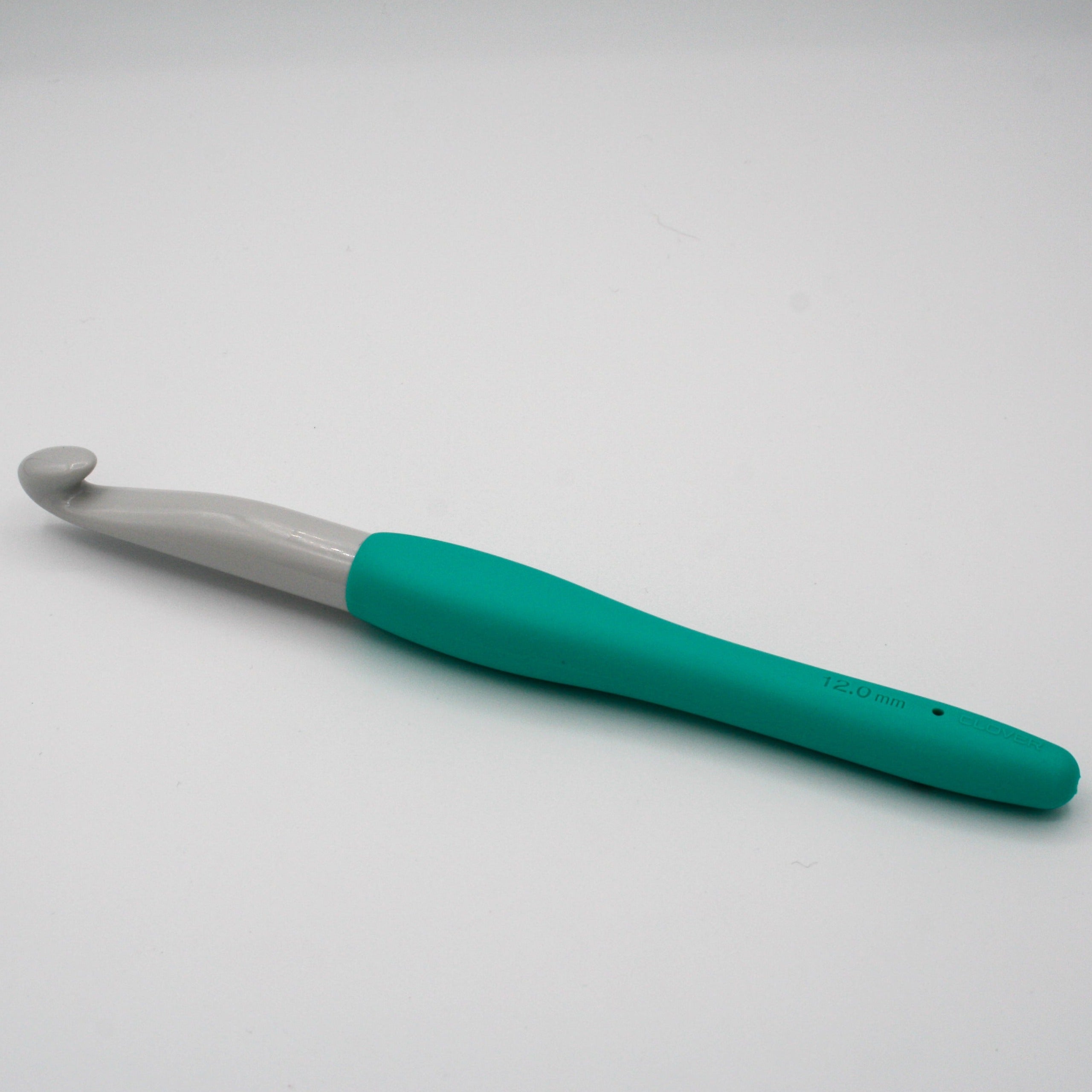 clover amour crochet hook in size 12mm. Plastic hook with turquoise soft ergonomic handle for comfortable grip and use.