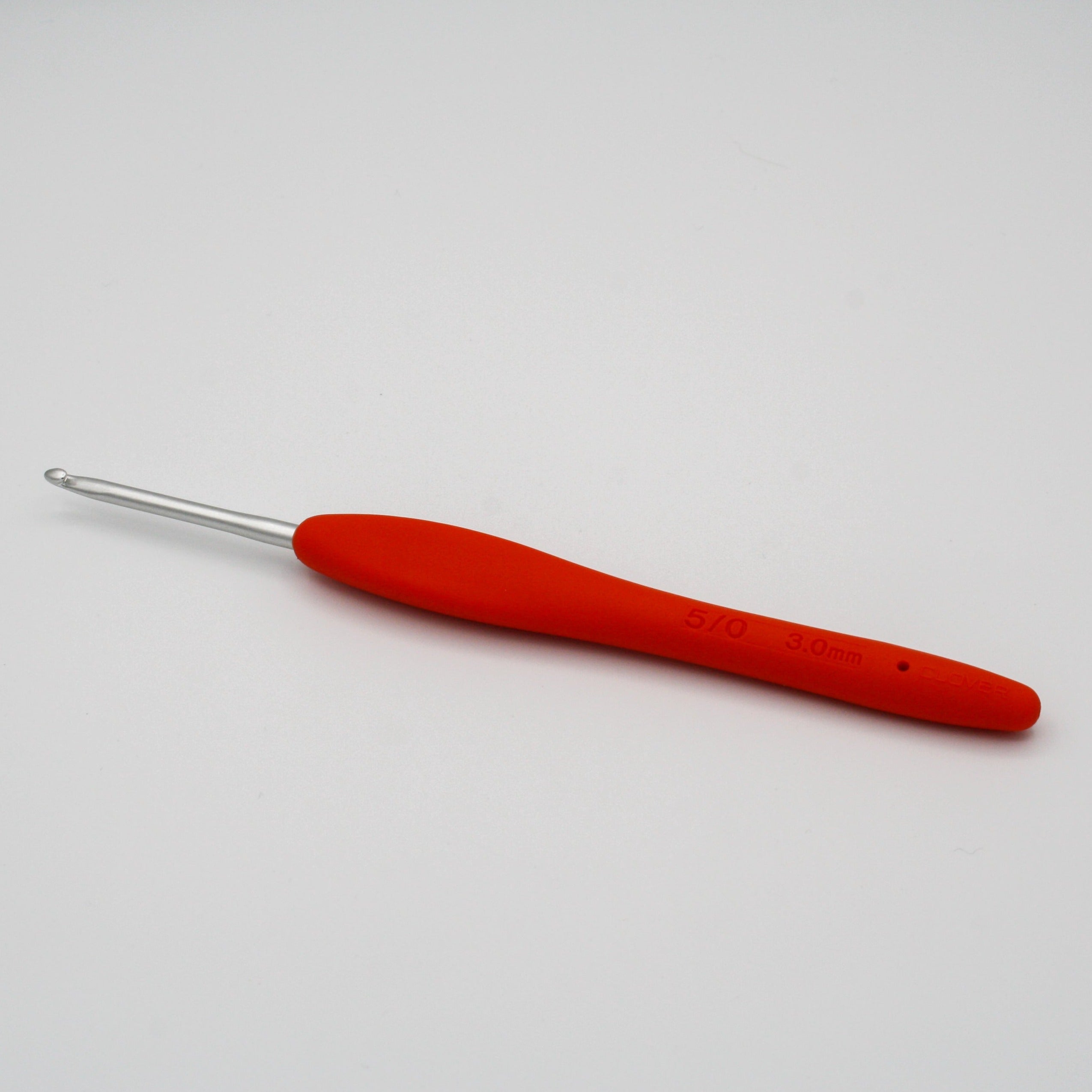 clover amour crochet hook in size 3mm. Aluminium hook with orange ergonomic handle for comfortable grip and use.