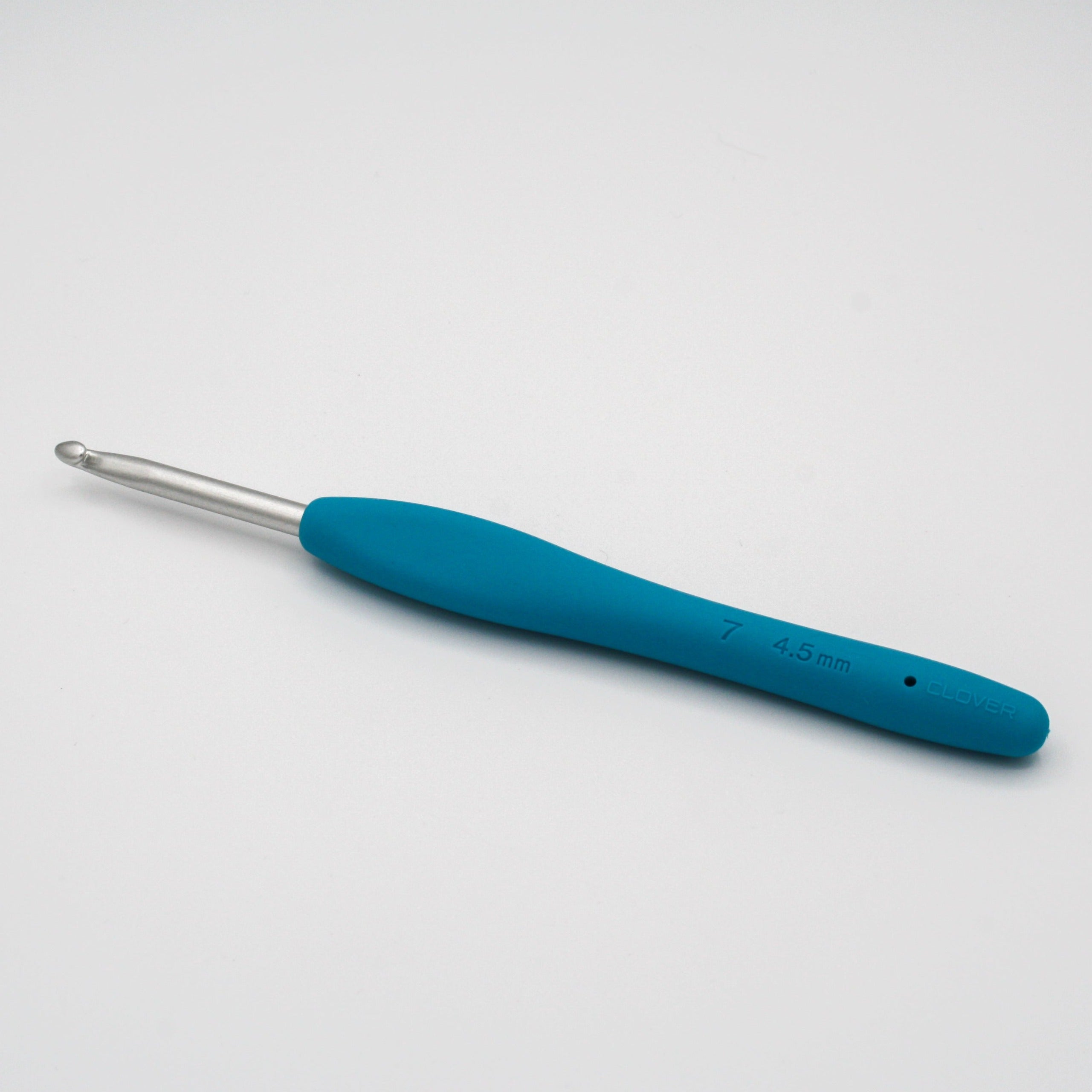 clover amour crochet hook in size 4.5mm. Aluminium hook with blue ergonomic handle for comfortable grip and use.