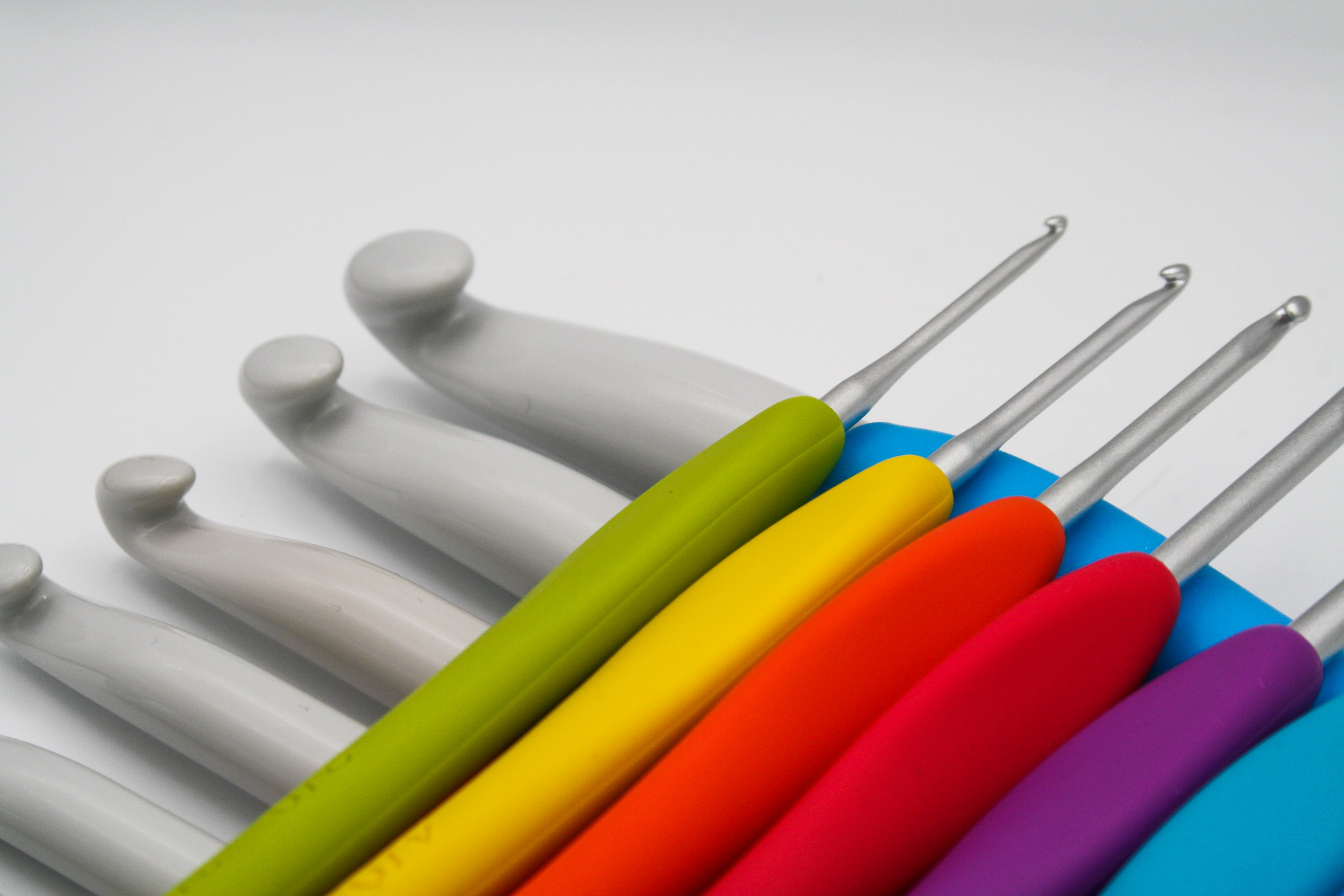 Clover Amour crochet hooks in multiple sizes and colours.