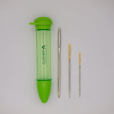 Clover chibi darning needle set. Includes three metal darning needles of different sizes and green storage tube.