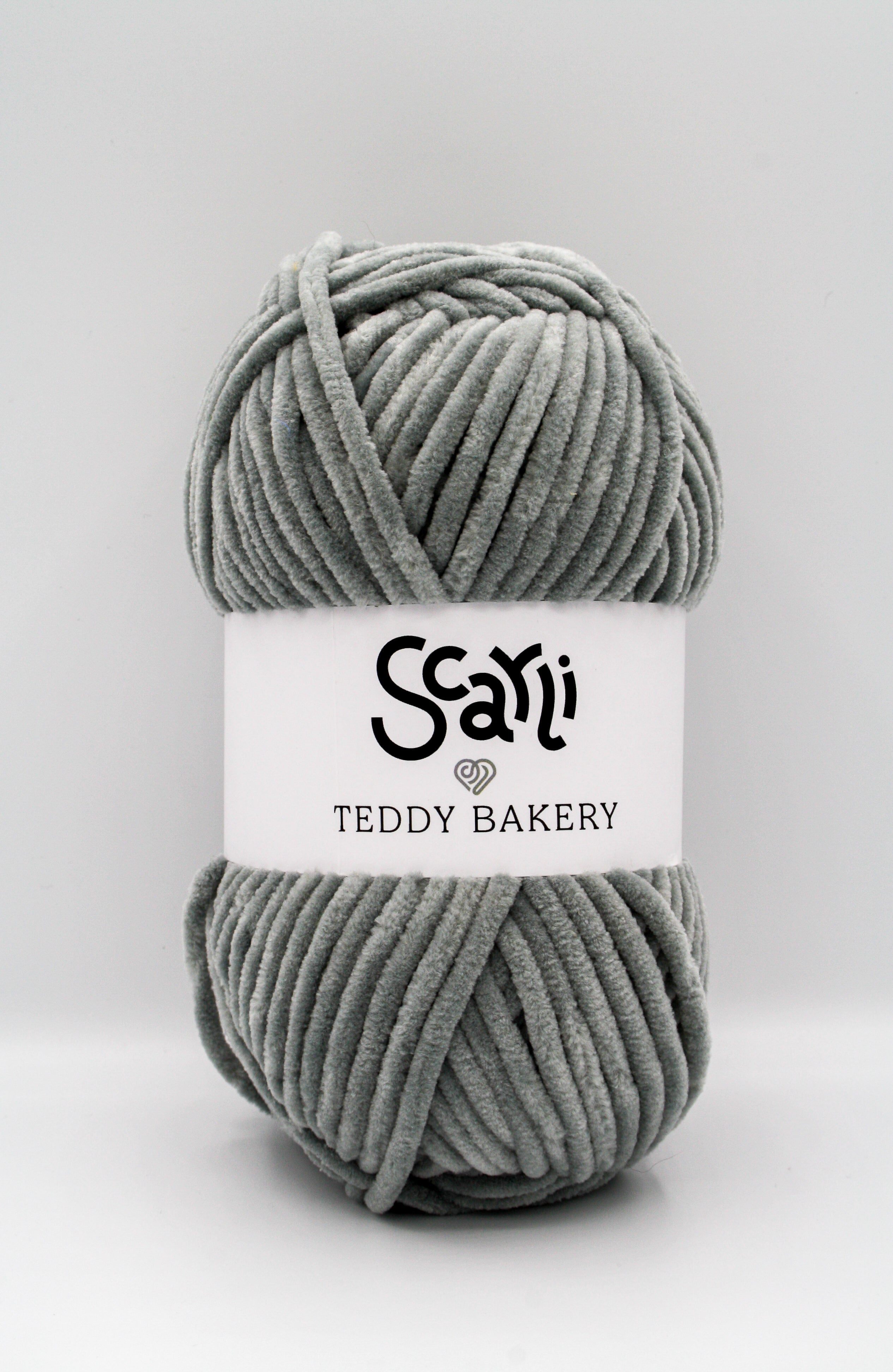 Teddy Bakery chenille yarn in shade steel grey. Soft chunky plush yarn