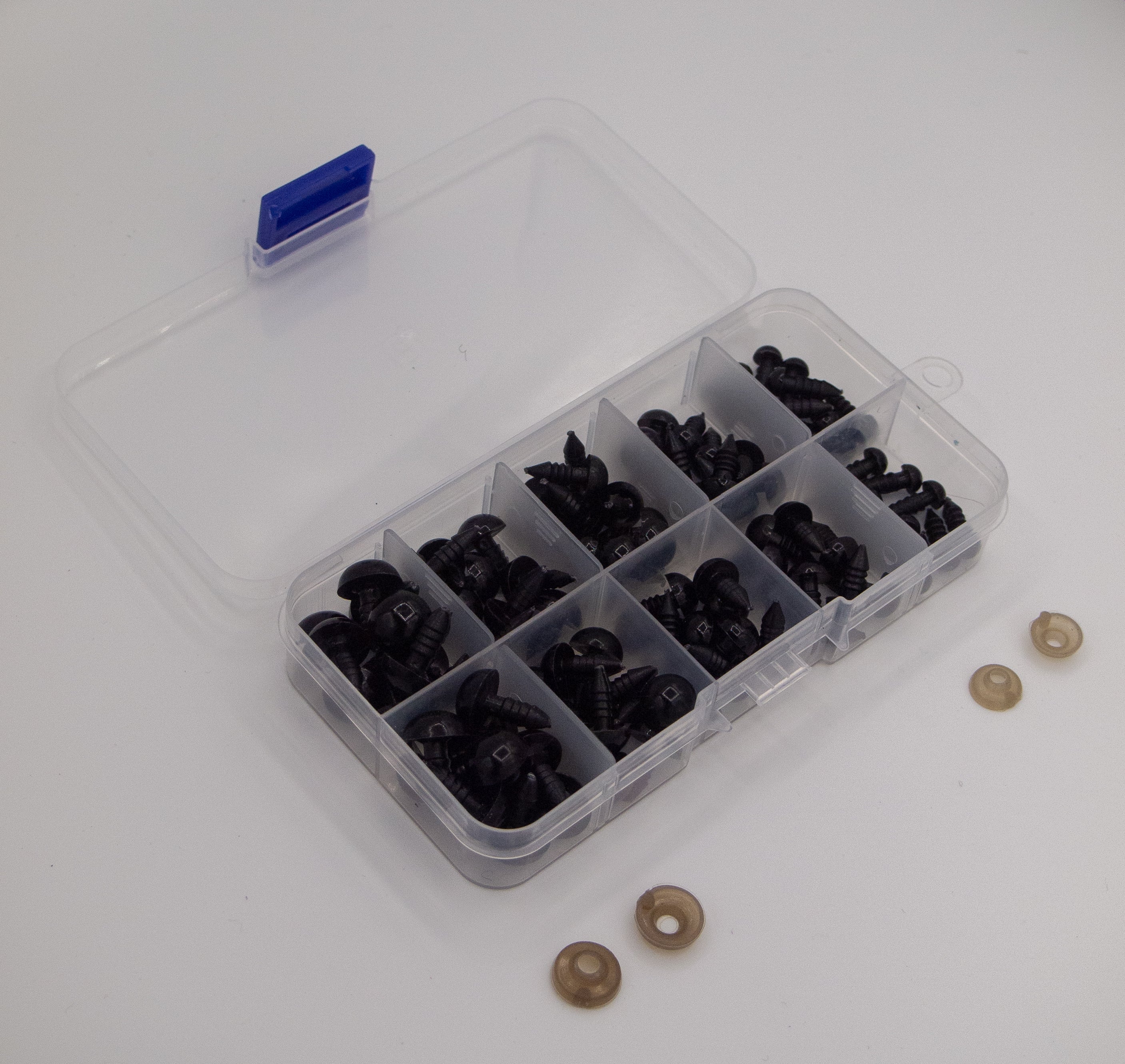 100 pieces of black plastic safety eyes and asks for plush toy making. Included 6mm, 8mm, 9mm, 10mm, 12mm