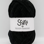 Teddy Bakery chenille yarn in shade onyx pitch black. Soft chunky plush yarn