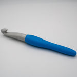 clover amour crochet hook in size 15mm. Plastic hook with blue soft ergonomic handle for comfortable grip and use.