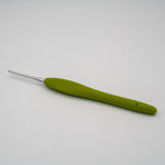 clover amour crochet hook in 2mm. Aluminium hook with green ergonomic handle for comfortable use