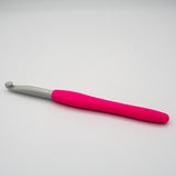 clover amour crochet hook in size 8mm. Plastic hook with pink soft ergonomic handle for comfortable grip and use.
