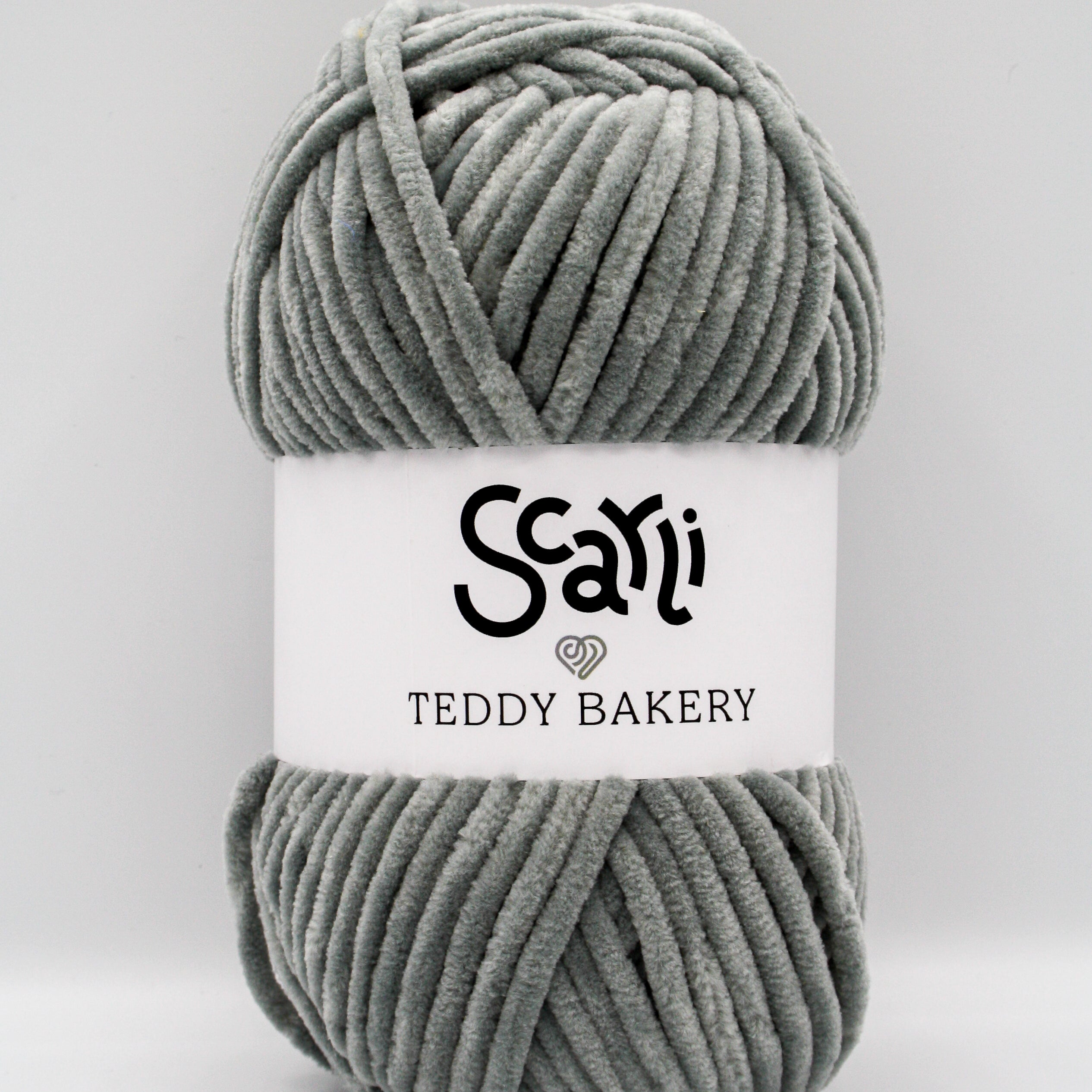 Teddy Bakery chenille yarn in shade steel grey. Soft chunky plush yarn